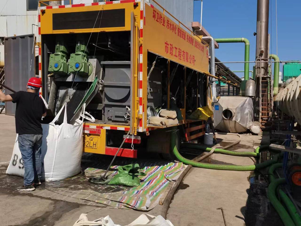 秀屿淤泥压干处理