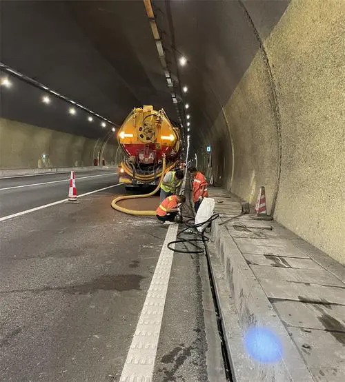 秀屿隧道排水渠清淤